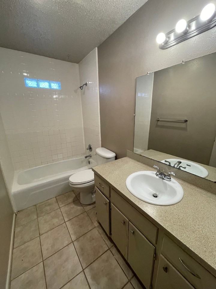 5407 24th St - Photo 6 of 10