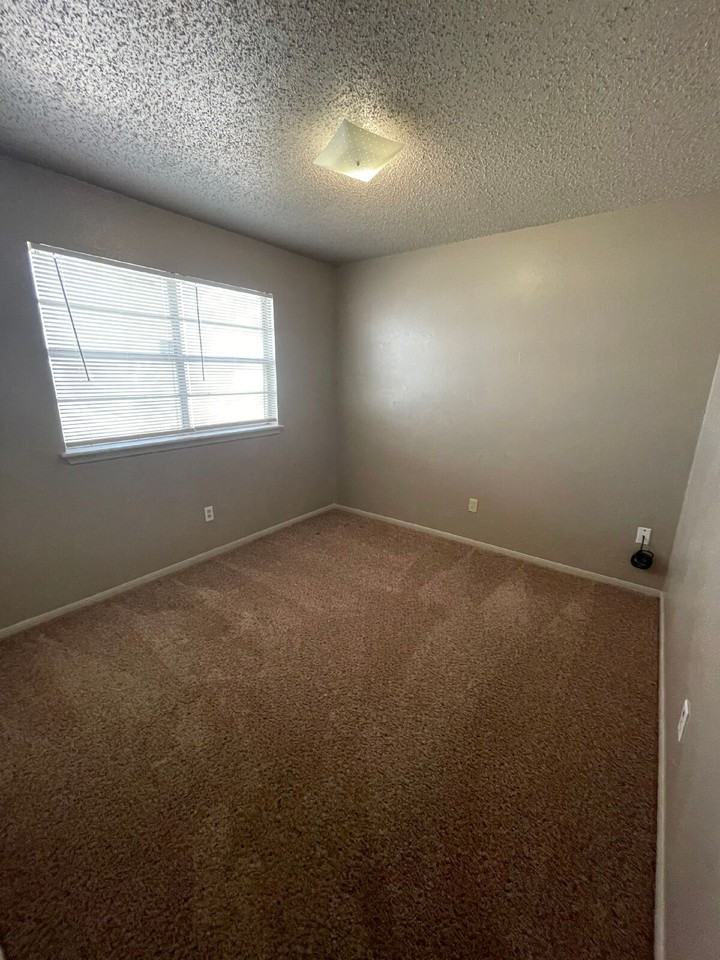 5407 24th St - Photo 7 of 10
