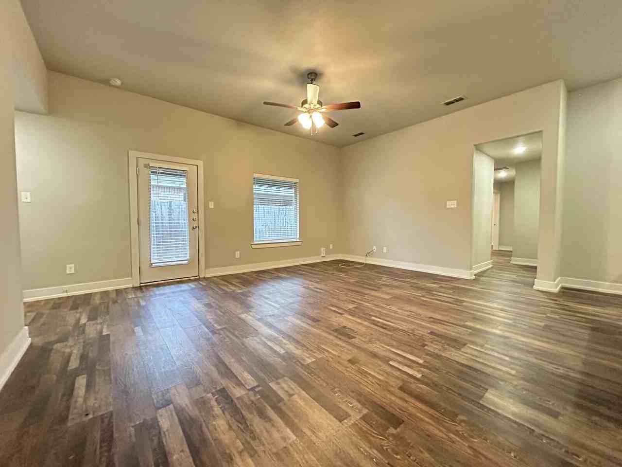 1403 15th St - Photo 2 of 9