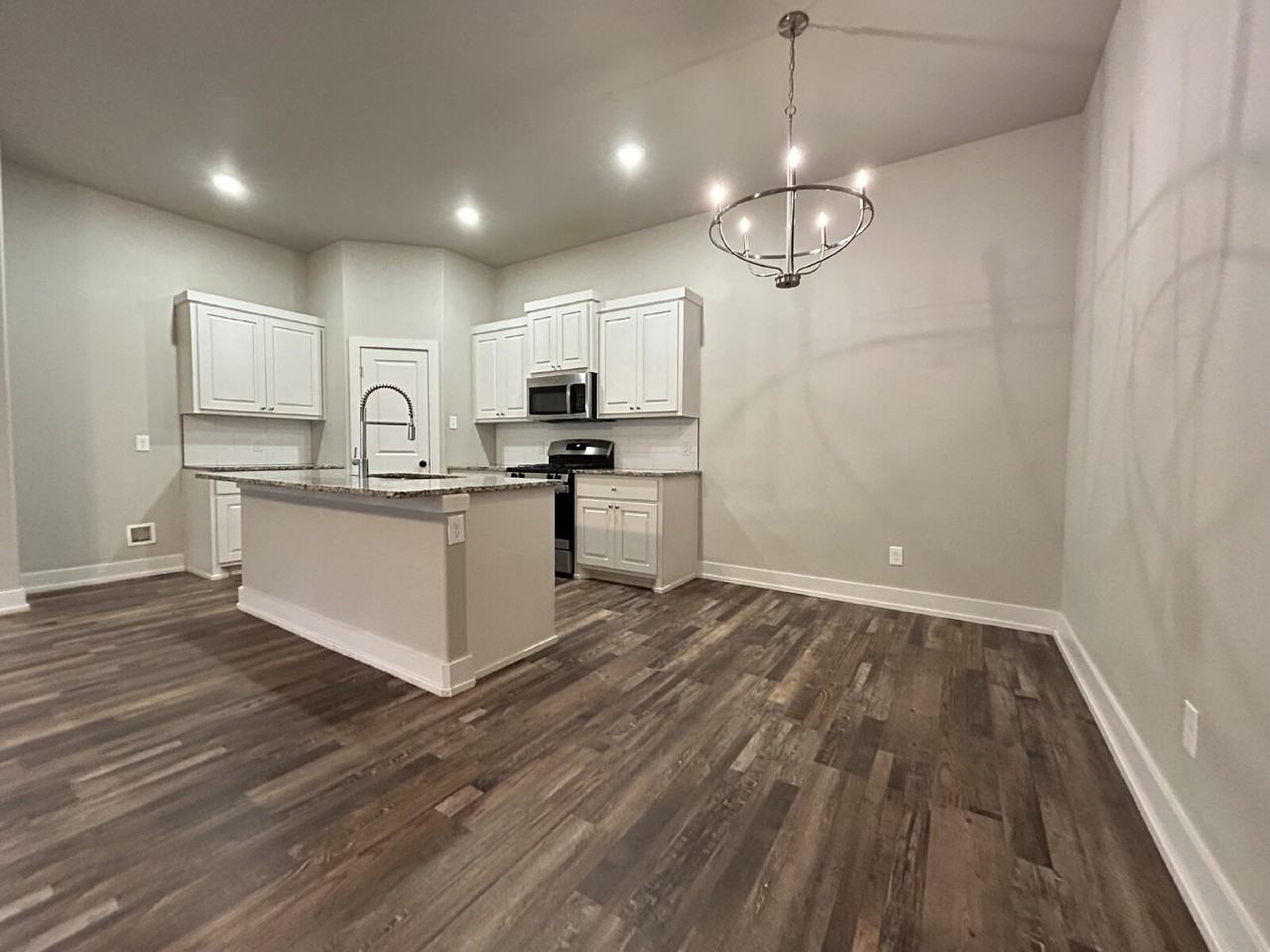 1403 15th St - Photo 3 of 9