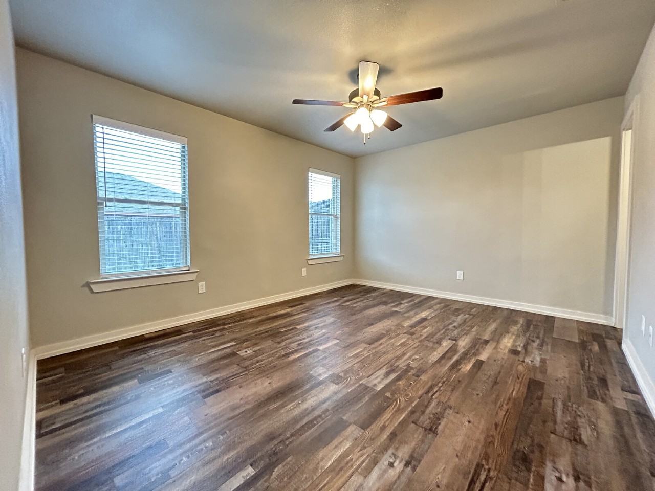 1403 15th St - Photo 5 of 9