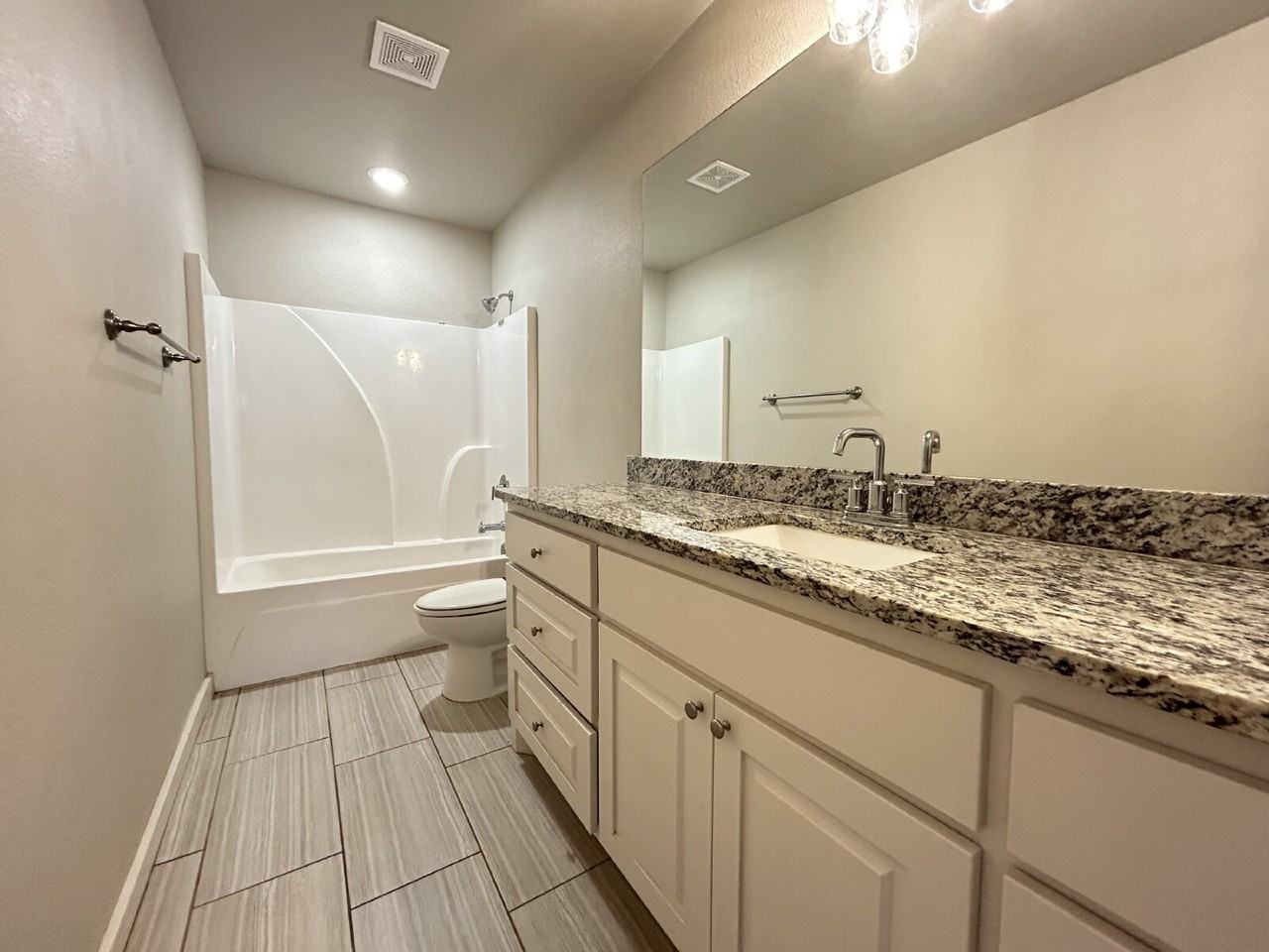 1403 15th St - Photo 6 of 9