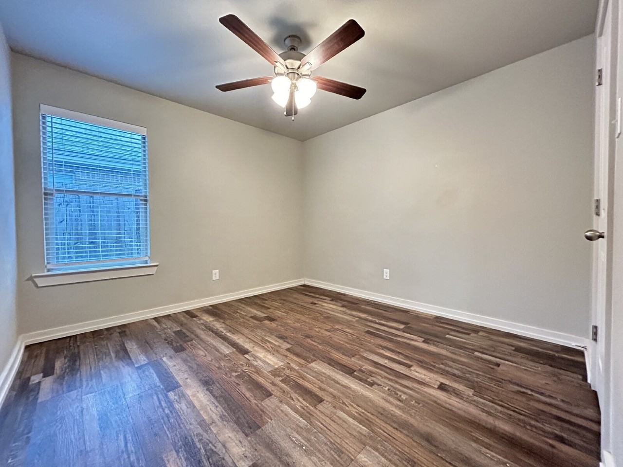 1403 15th St - Photo 7 of 9