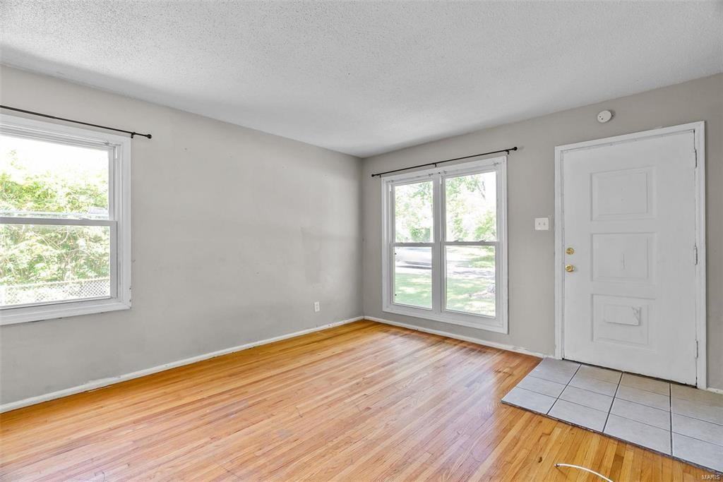 301 Estridge Rd - Photo 3 of 17