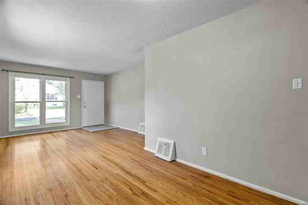 301 Estridge Rd - Photo 5 of 17