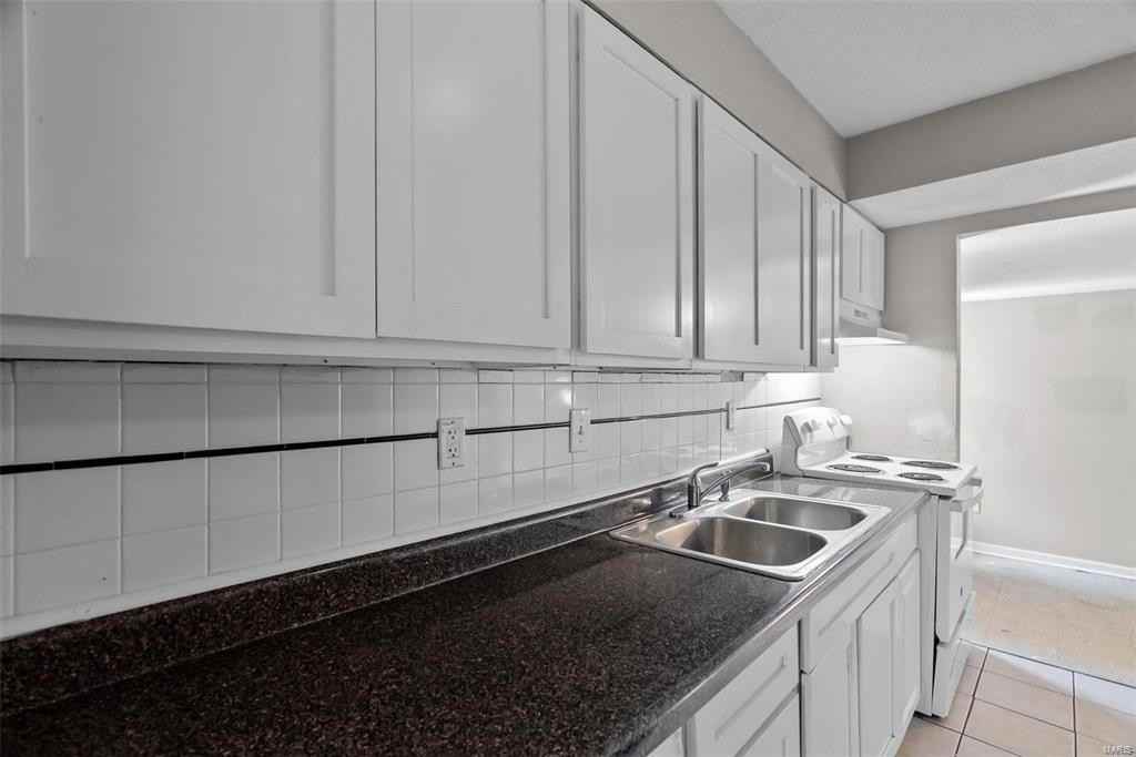 301 Estridge Rd - Photo 6 of 17