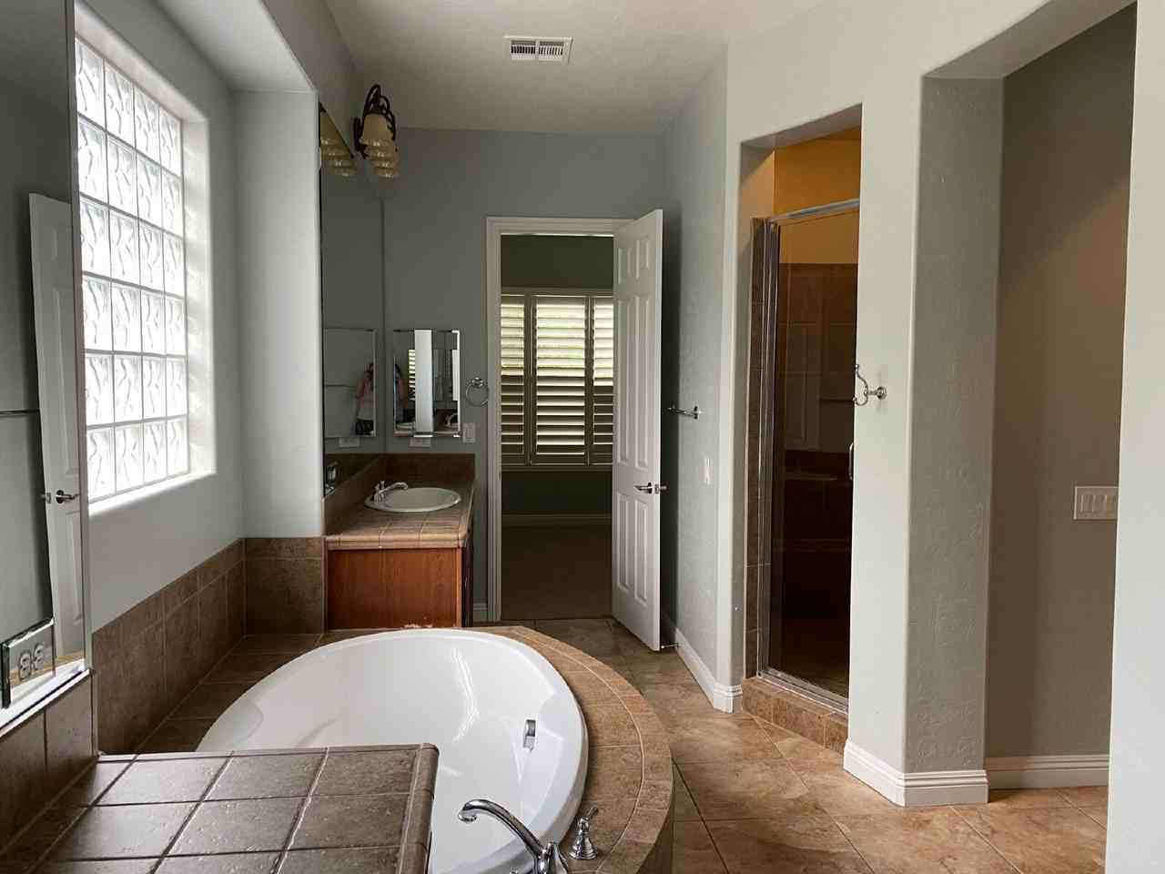 8225 Broad Peak Dr - Photo 5 of 35