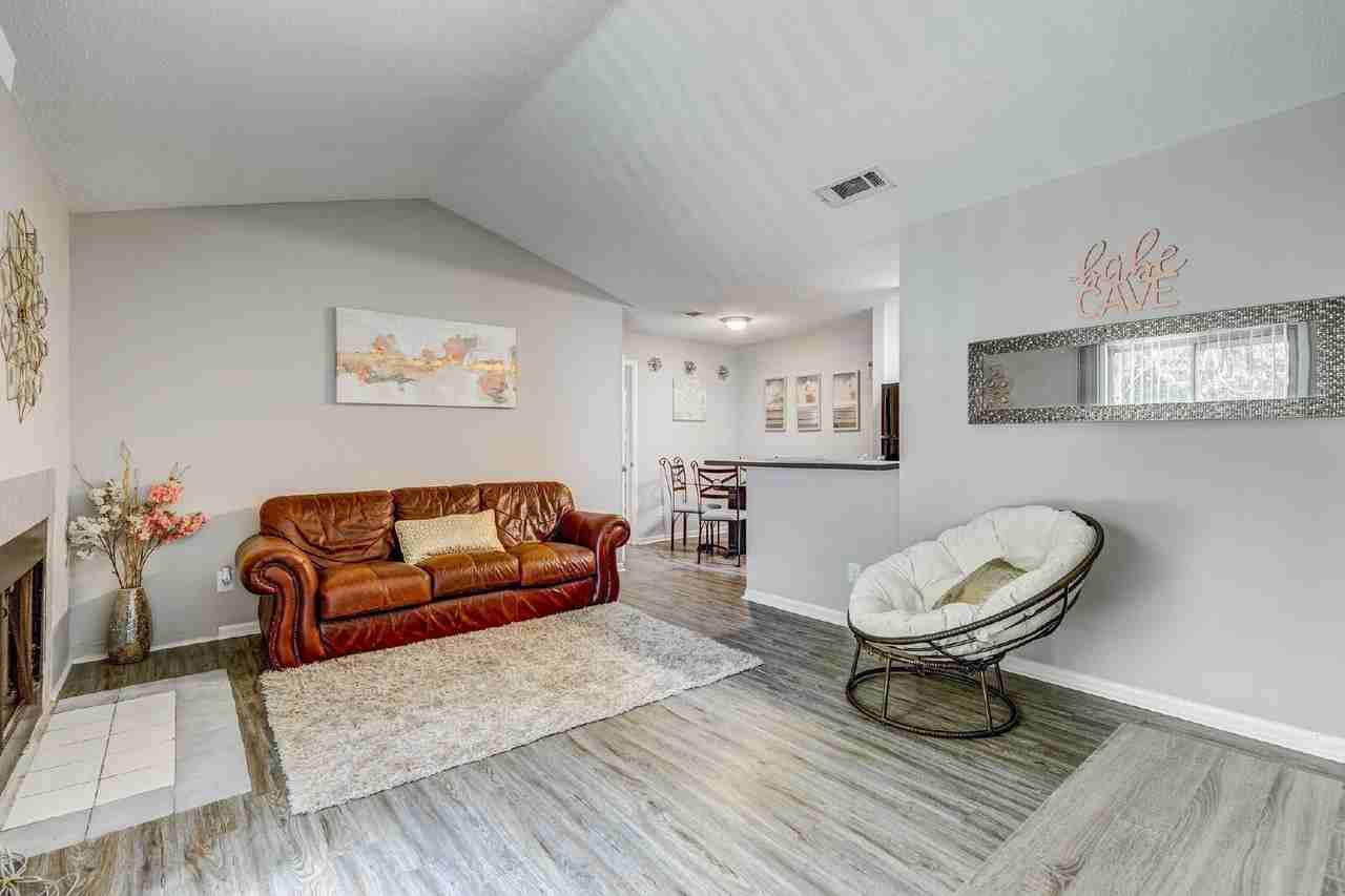 2393 Continental Ave Apt A2 - Photo 4 of 27