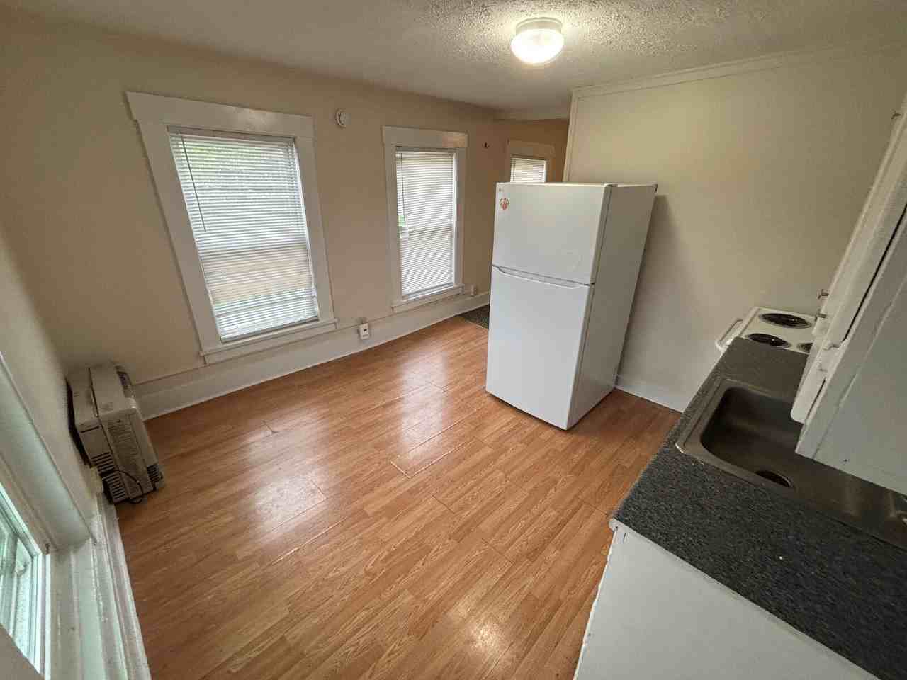 20 Bodwell St #C - Photo 4 of 11