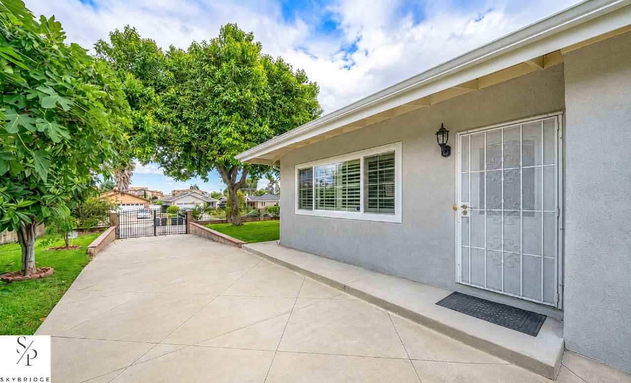 4361 Los Serranos Blvd - Photo 5 of 20