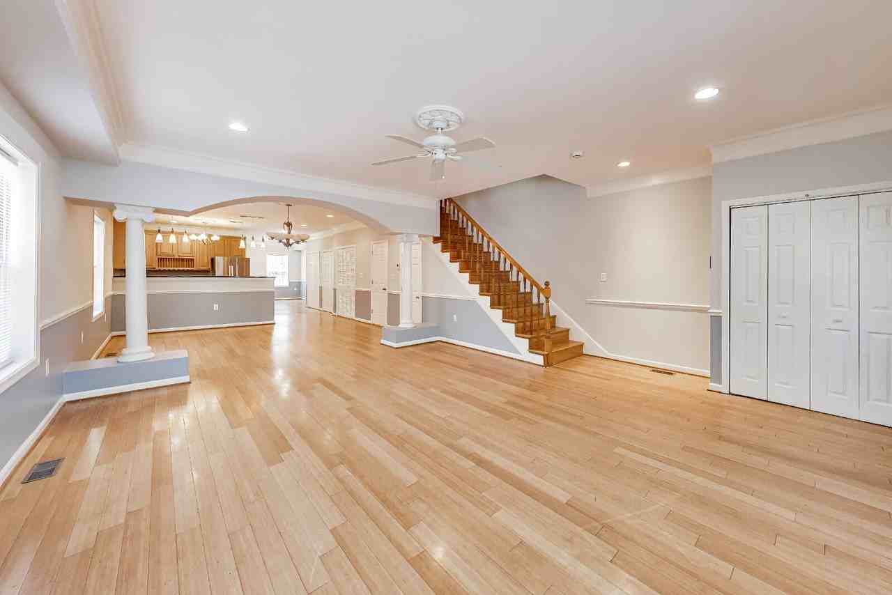 5713 Eads St Ne - Photo 4 of 31
