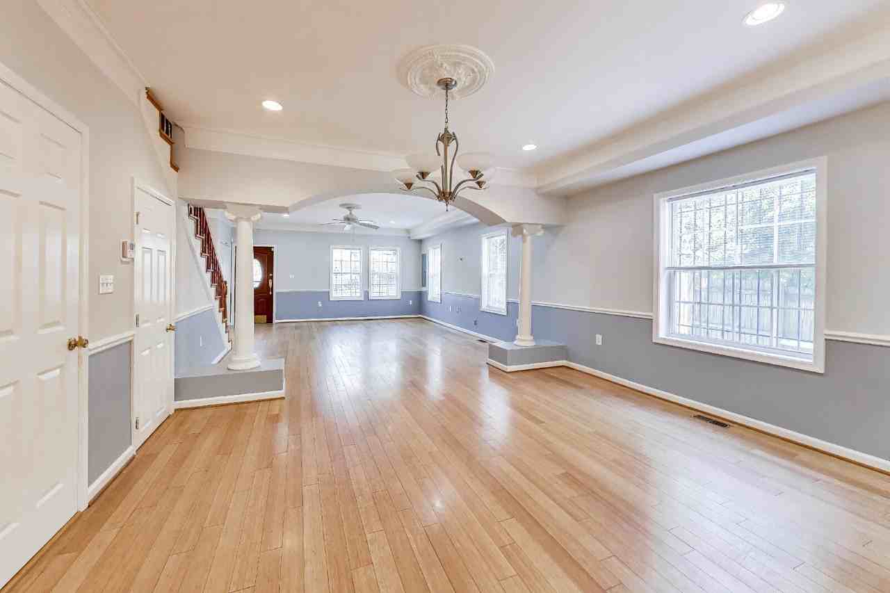 5713 Eads St Ne - Photo 5 of 31