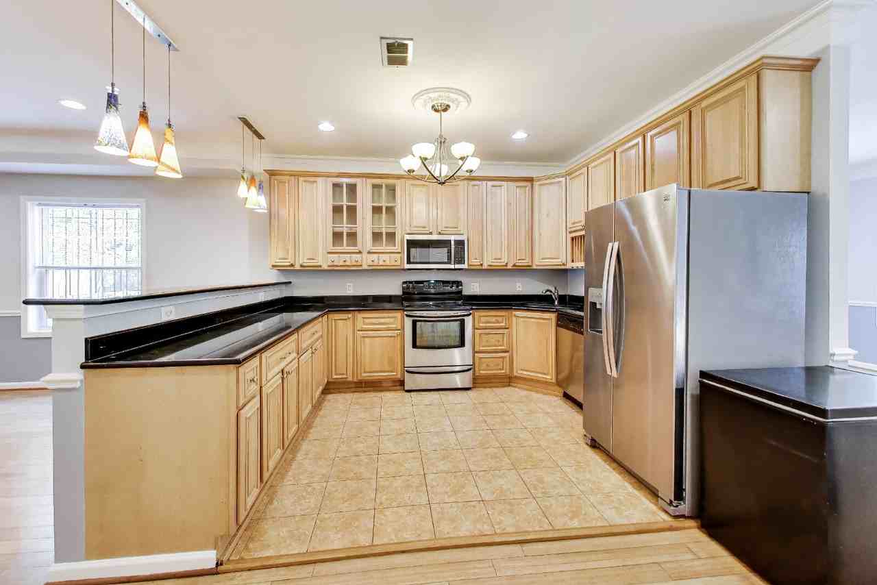 5713 Eads St Ne - Photo 6 of 31