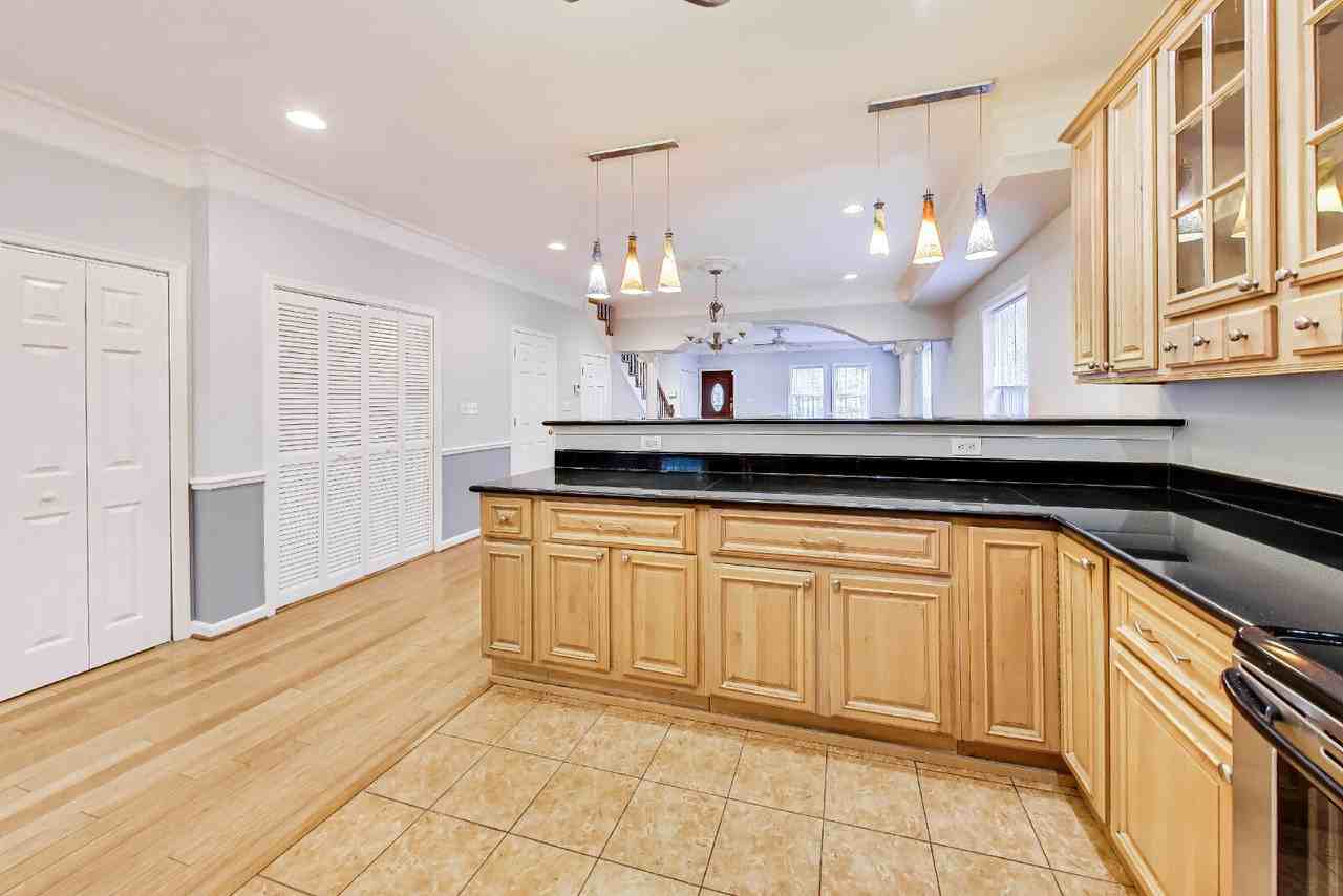 5713 Eads St Ne - Photo 7 of 31