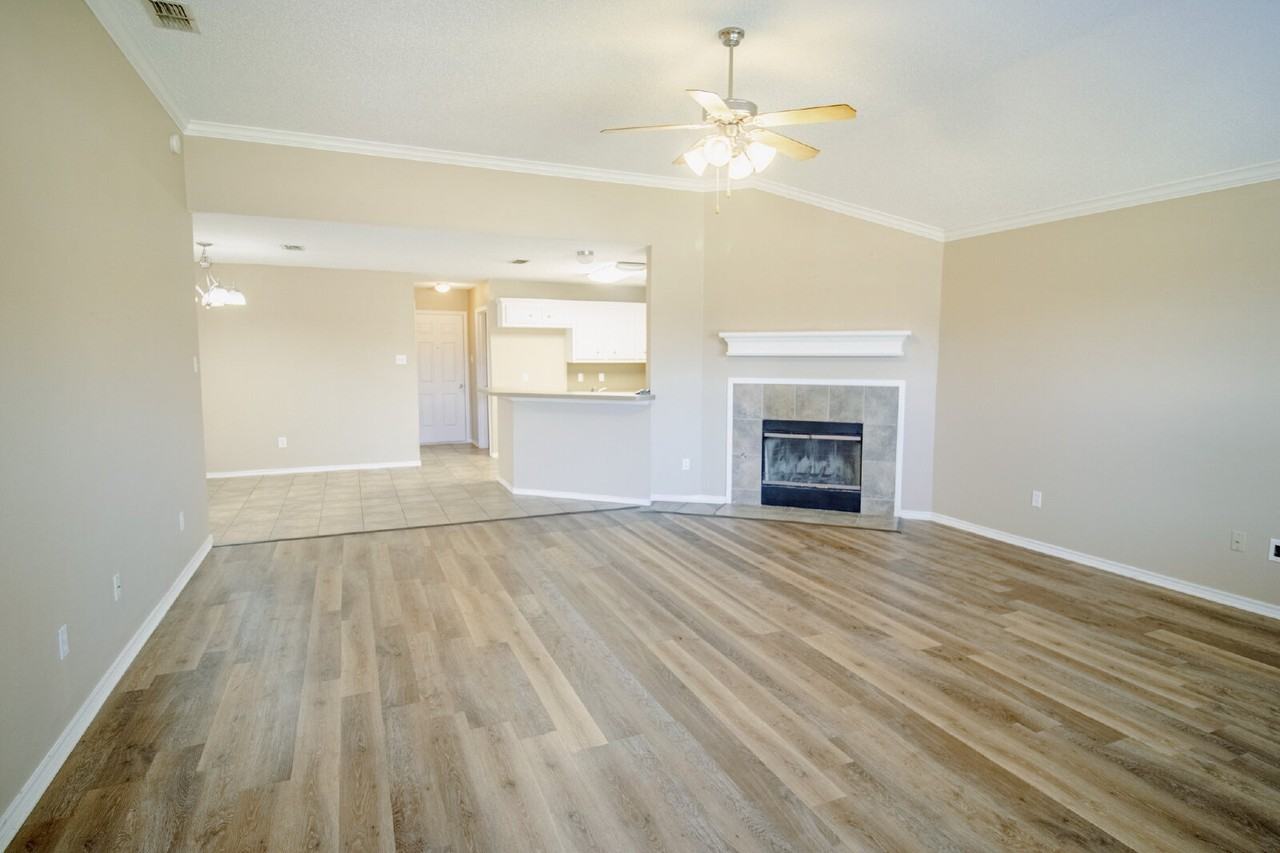 6505 8th St - Photo 2 of 10