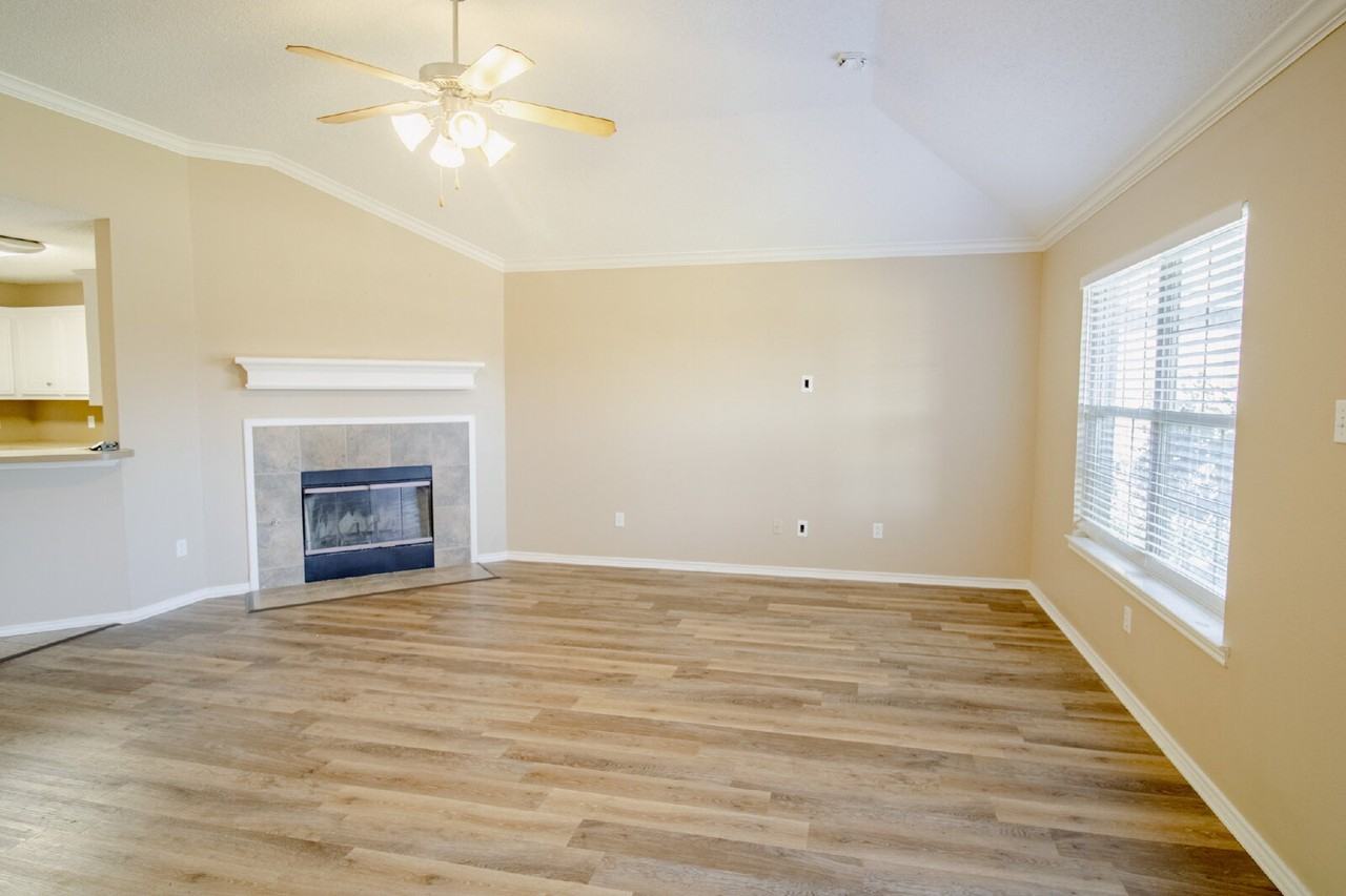 6505 8th St - Photo 3 of 10