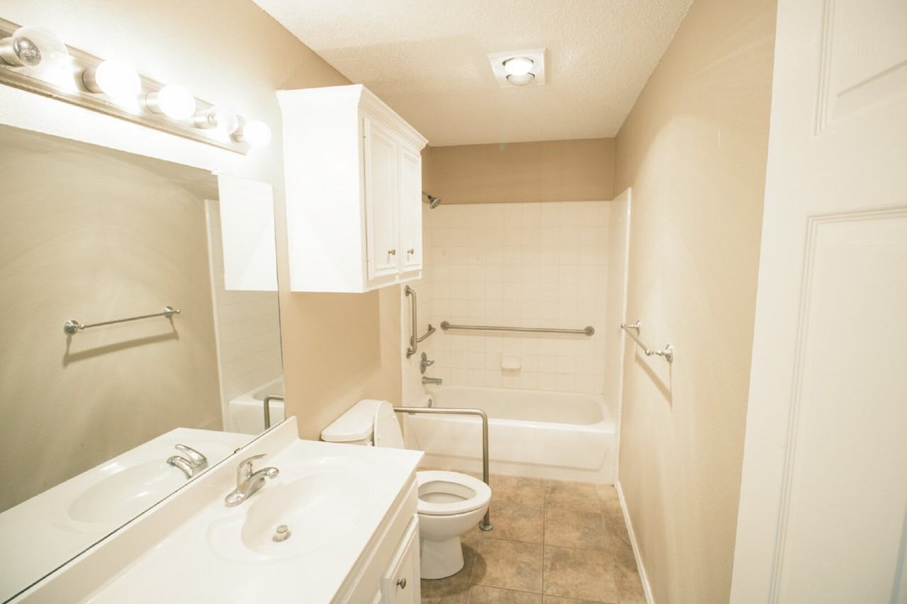 6505 8th St - Photo 6 of 10