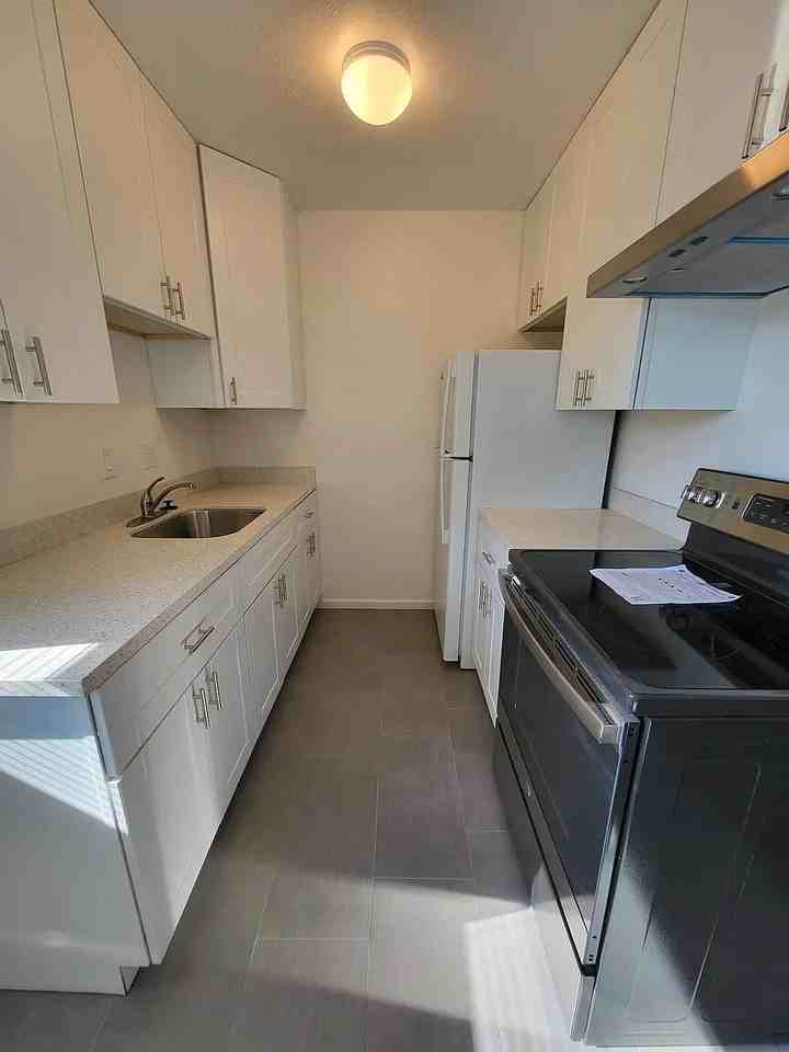 2334 Browning St - Photo 4 of 11