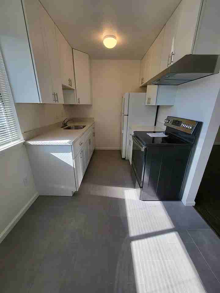 2334 Browning St - Photo 5 of 11
