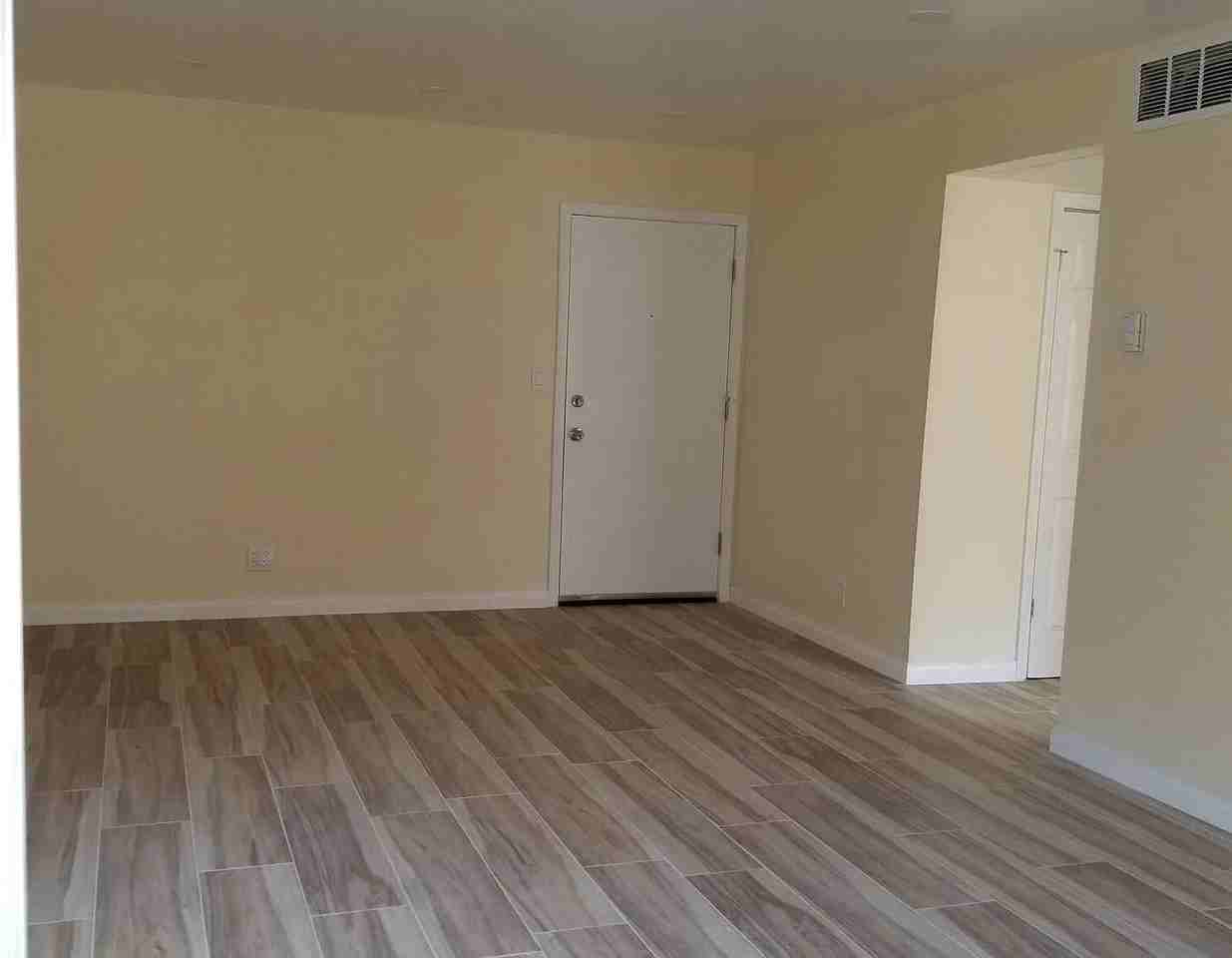 5414 Newcastle Ave - Photo 4 of 11