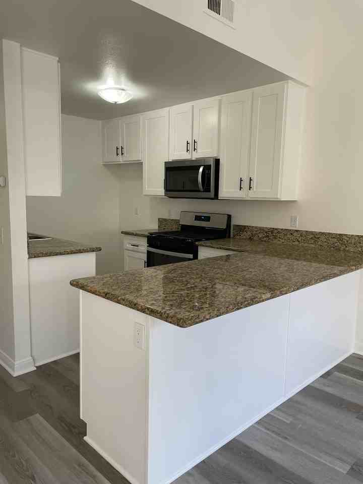 1121 Monroe St #NA - Photo 3 of 17