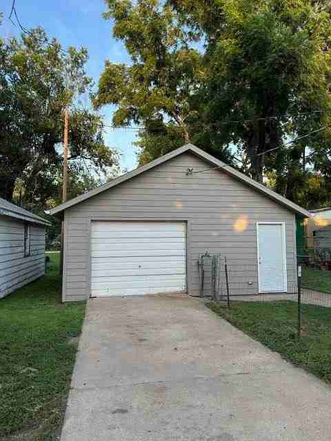 617 Montrose St #NA - Photo 3 of 16