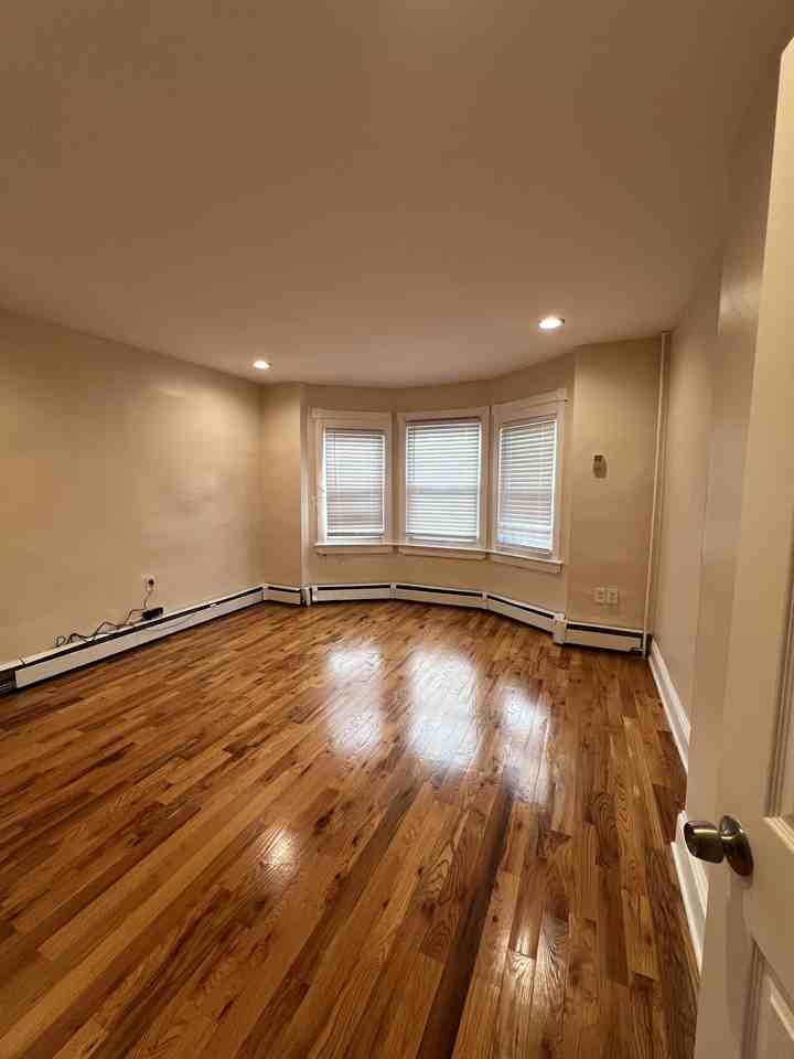 28 Colonial Ave #2 - Photo 5 of 9