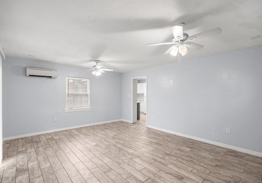 929 Se 9th Pl #NA - Photo 4 of 11