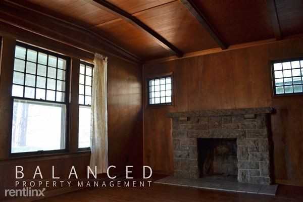 1192 SW Boswell Ave - Photo 2 of 8