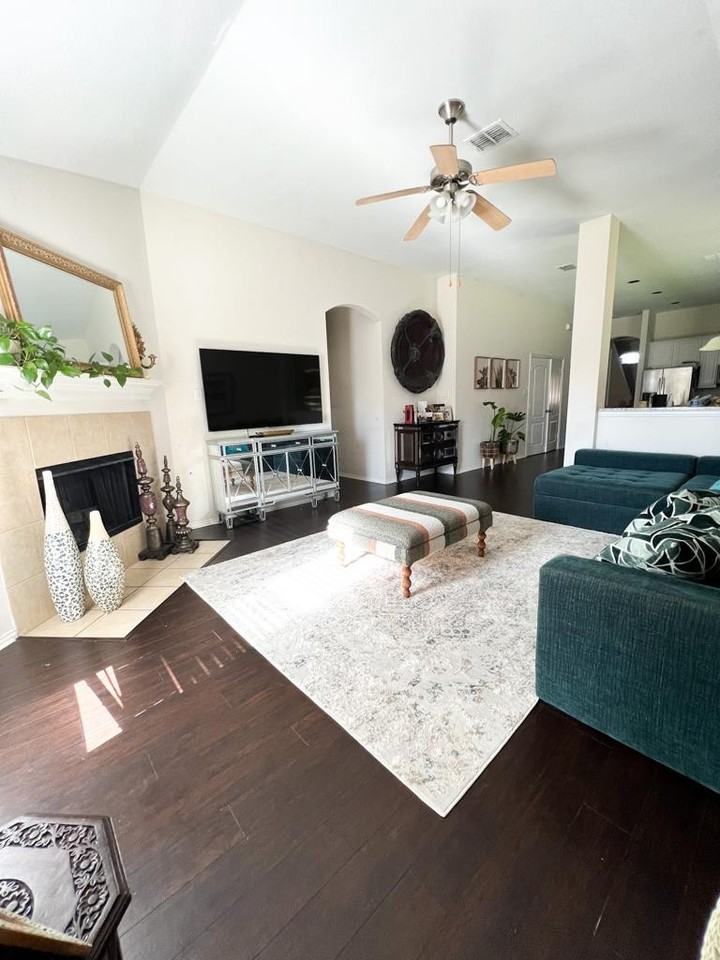 2356 Aurora Dr #NA - Photo 6 of 17