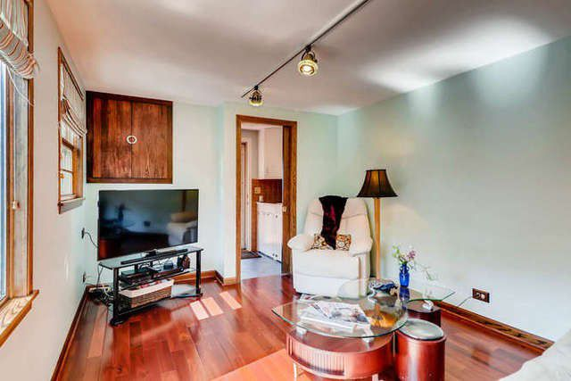 352 N Commonwealth Ave - Photo 3 of 11