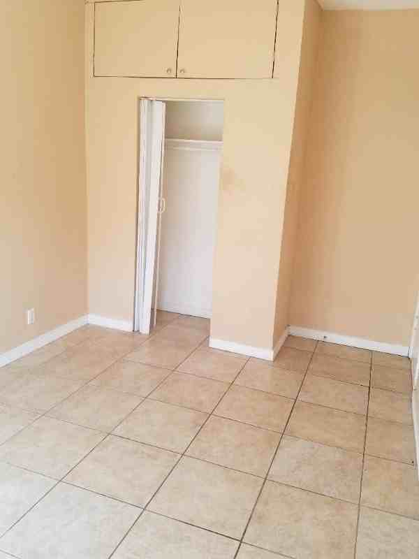 209 Columbia Pl - Photo 7 of 13
