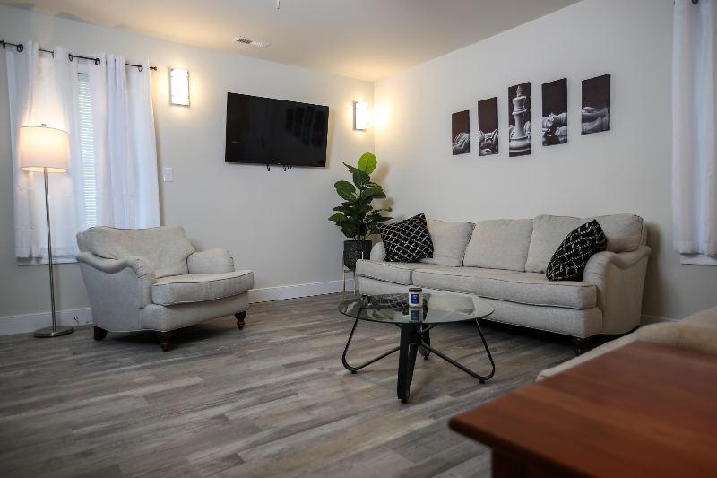 164 S Winchester Ave - Photo 5 of 15