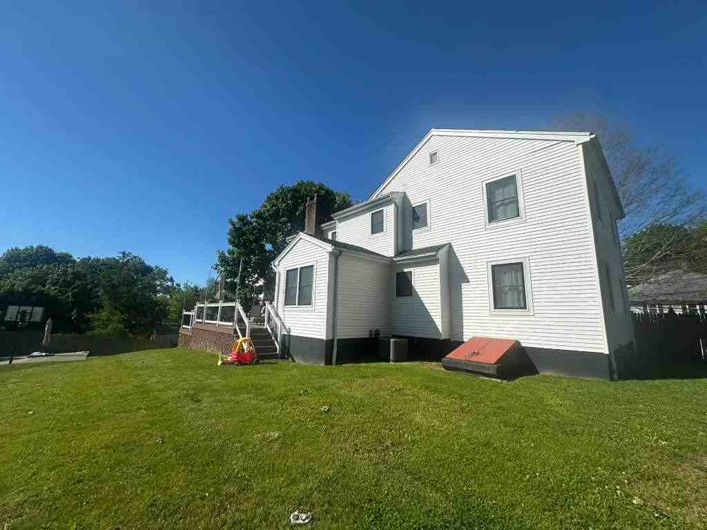 1790 Stratfield Rd - Photo 2 of 17