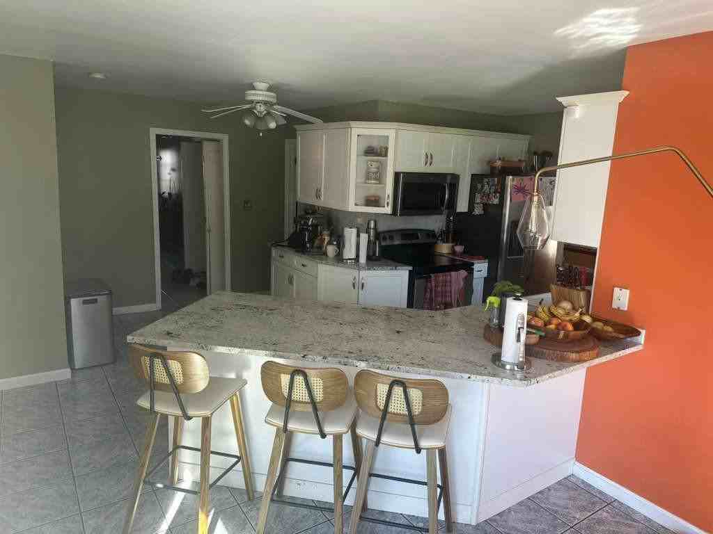 1790 Stratfield Rd - Photo 4 of 17