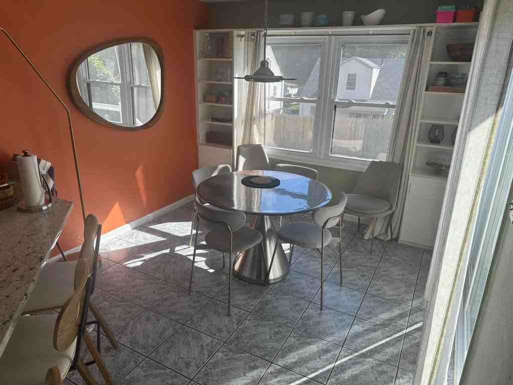 1790 Stratfield Rd - Photo 6 of 17