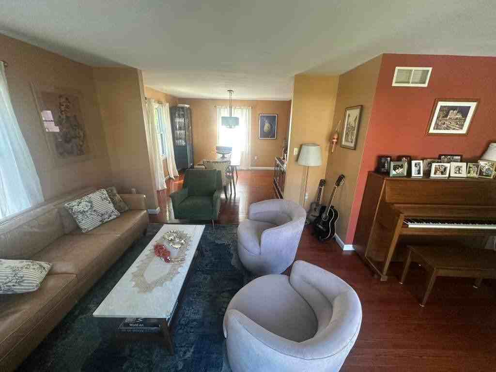 1790 Stratfield Rd - Photo 7 of 17