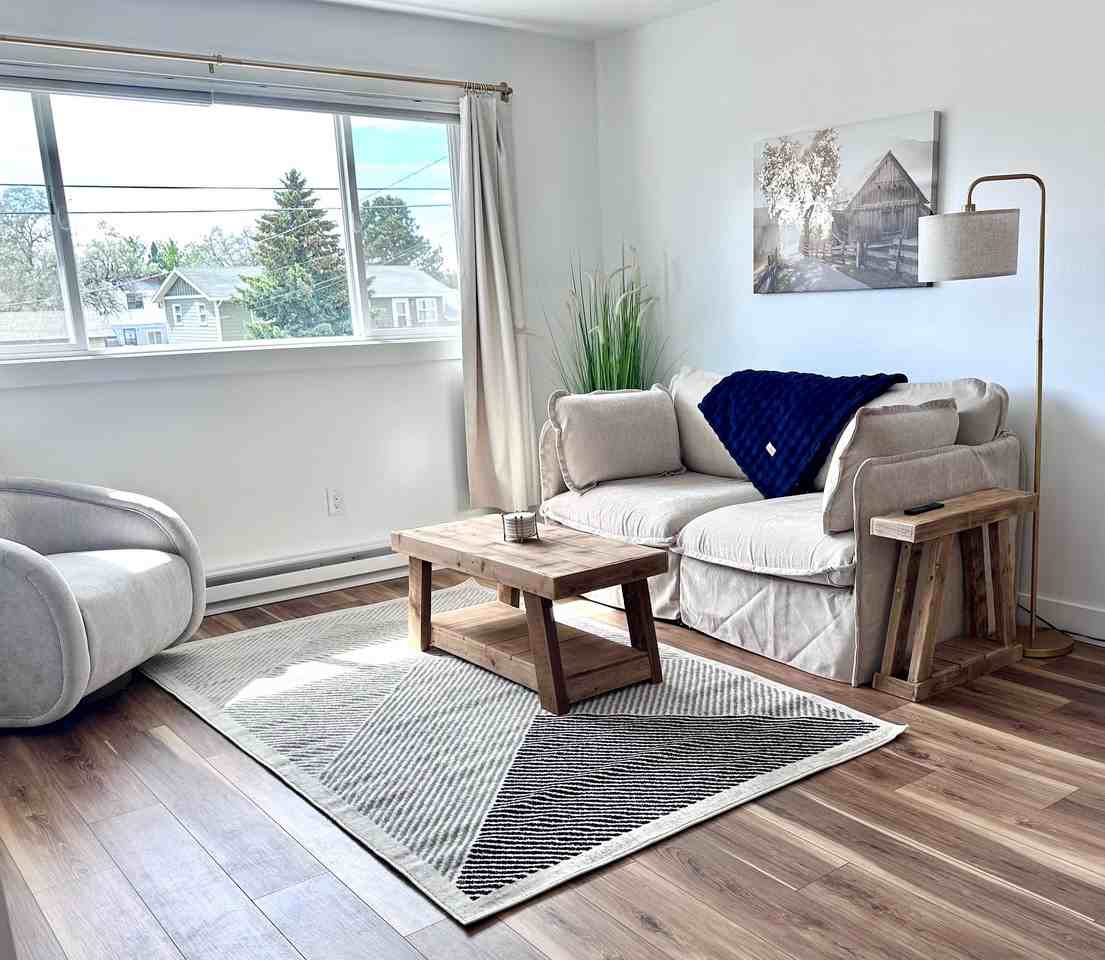 215 S 19th Ave #B - Photo 4 of 16
