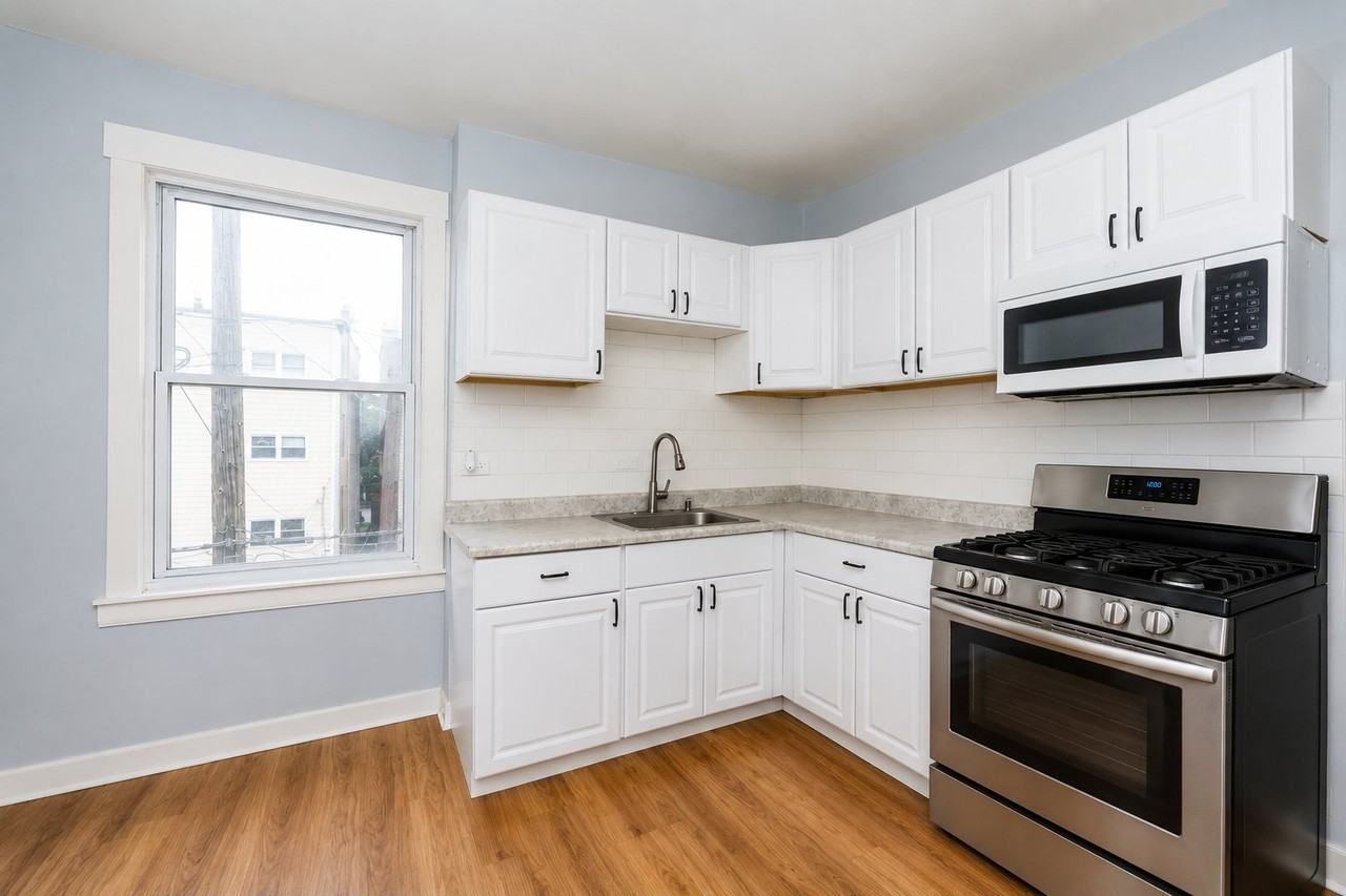 3414 W Potomac Ave - Photo 5 of 13