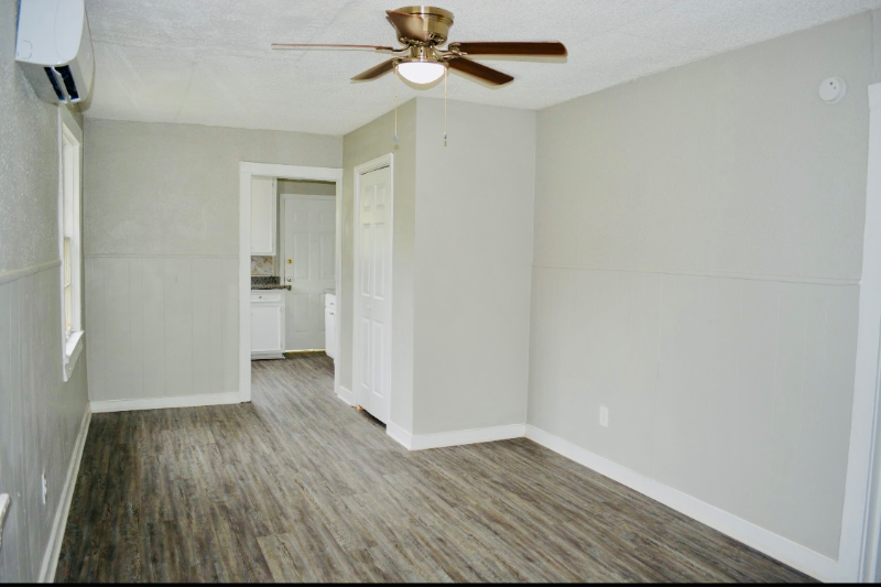 1501 Nashby St - Photo 3 of 27