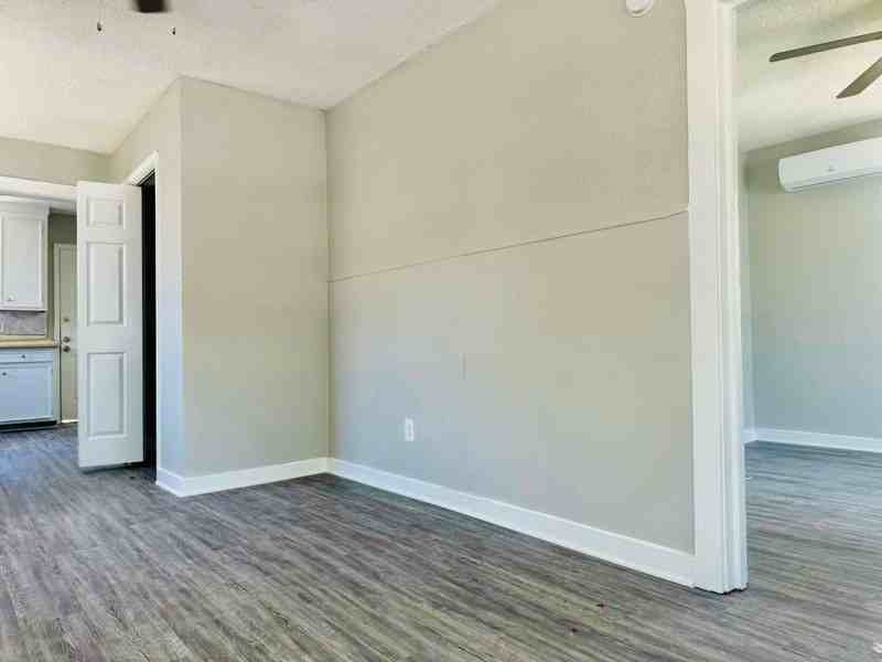 1501 Nashby St - Photo 4 of 27