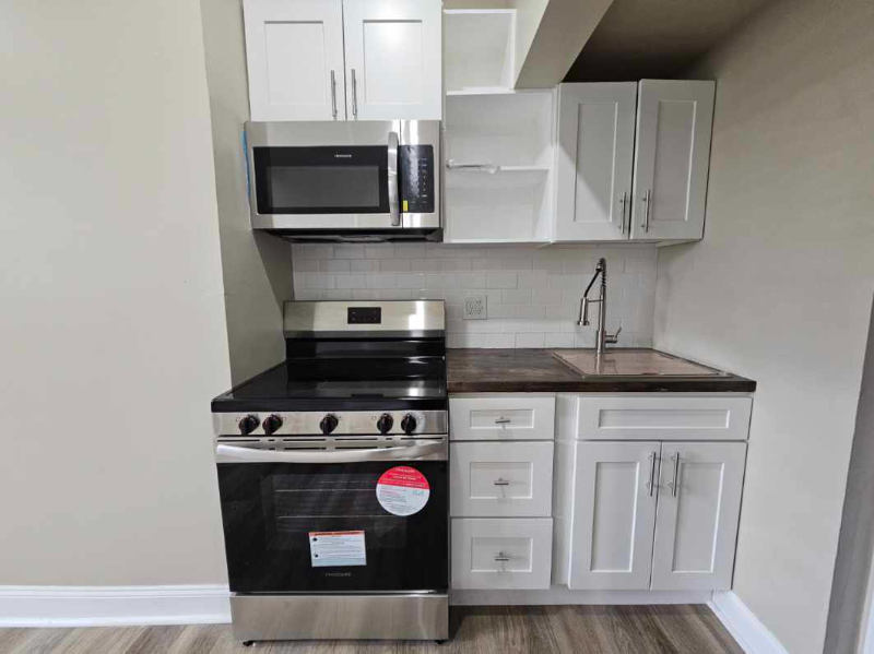 233 W Madison St #2 - Photo 4 of 8