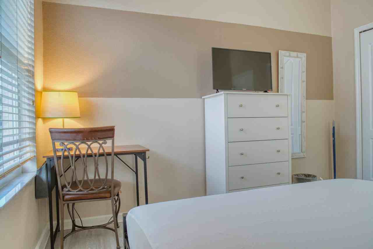 305 Prestwick Dr - Photo 4 of 9