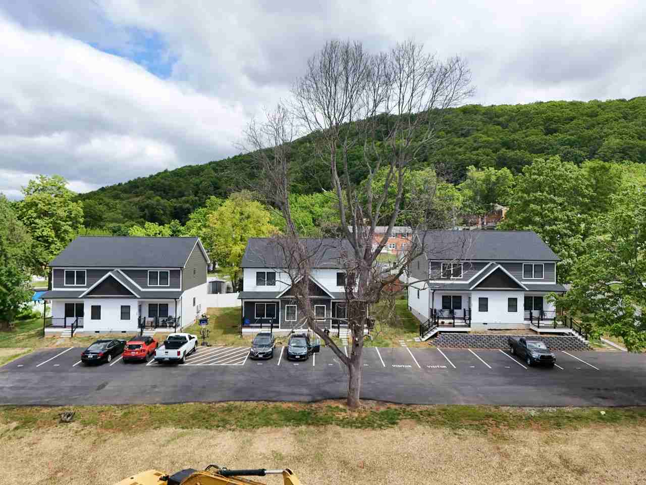 1006 Pocahontas St - Photo 4 of 39