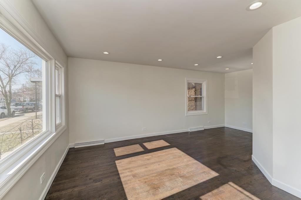 6218 W Foster Ave - Photo 6 of 9