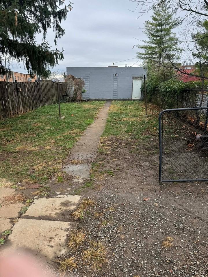 531 W King St #D - Photo 2 of 12
