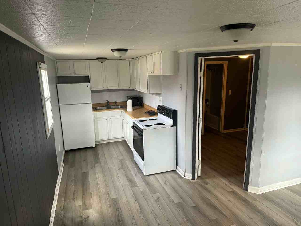 531 W King St #D - Photo 5 of 12