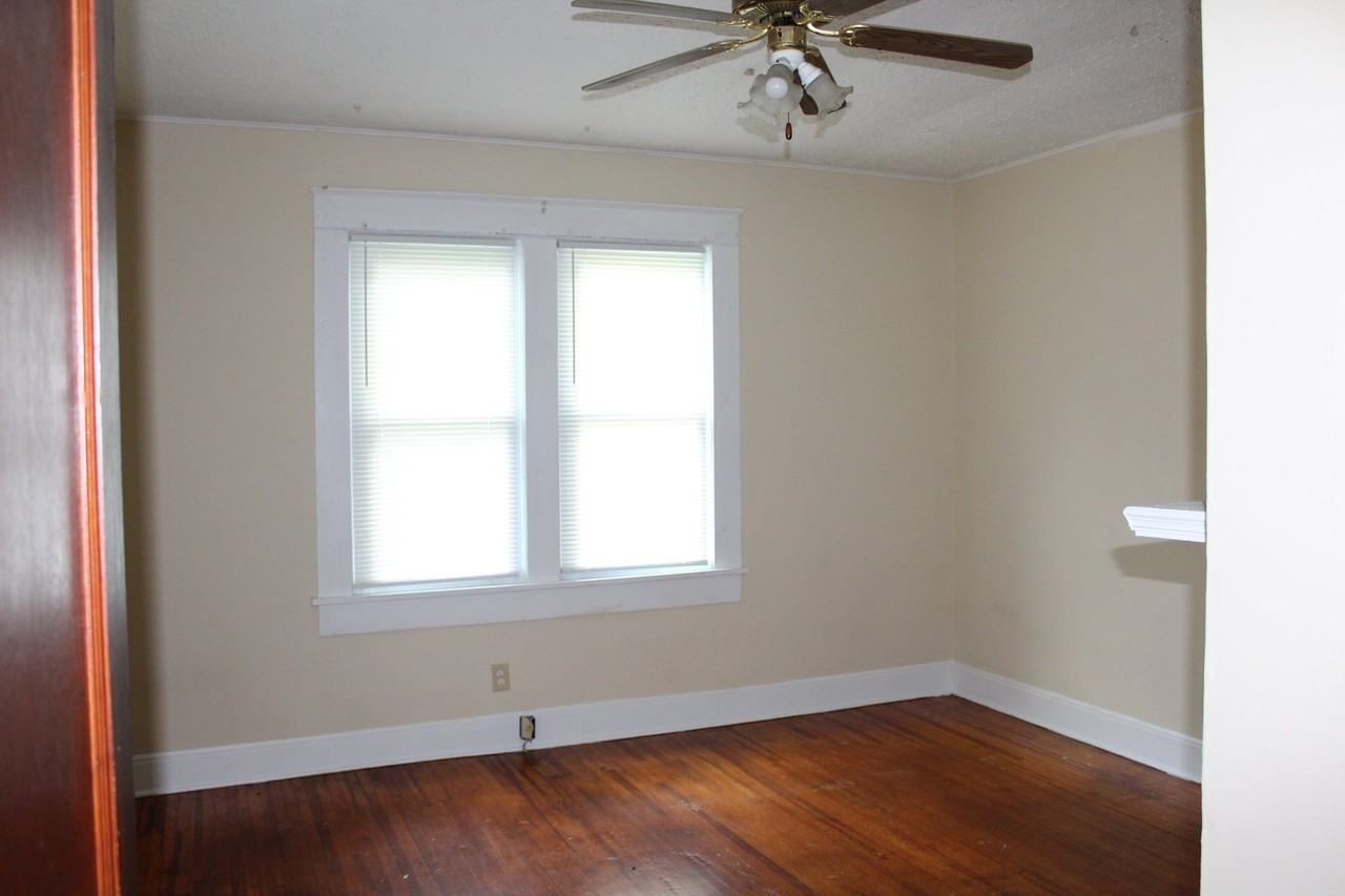 420 N Green St - Photo 4 of 14