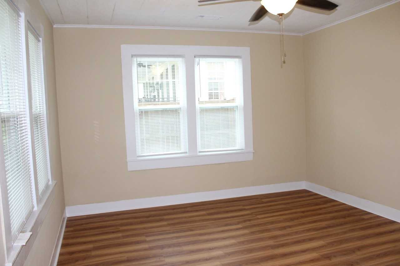 404 W Franklin St - Photo 2 of 14