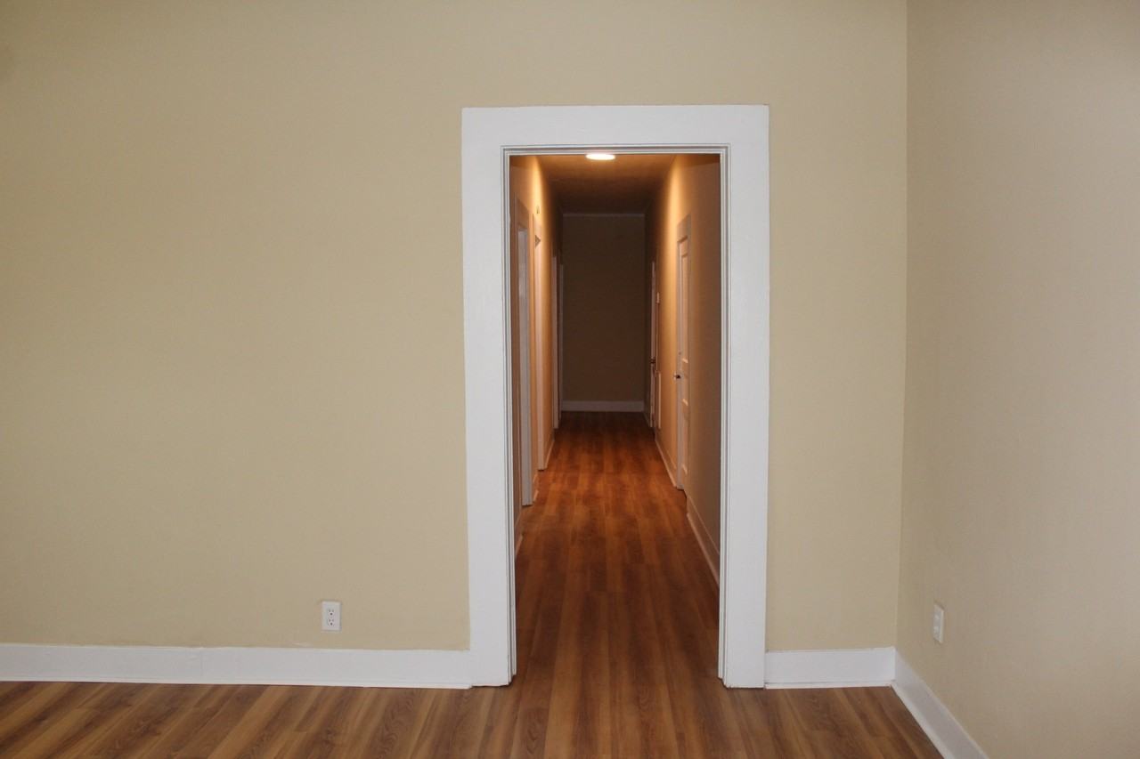 404 W Franklin St - Photo 3 of 14